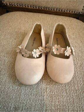 Kiderence Girls toddler Ballet Flat shoes in blush pink Flower Embellishments
